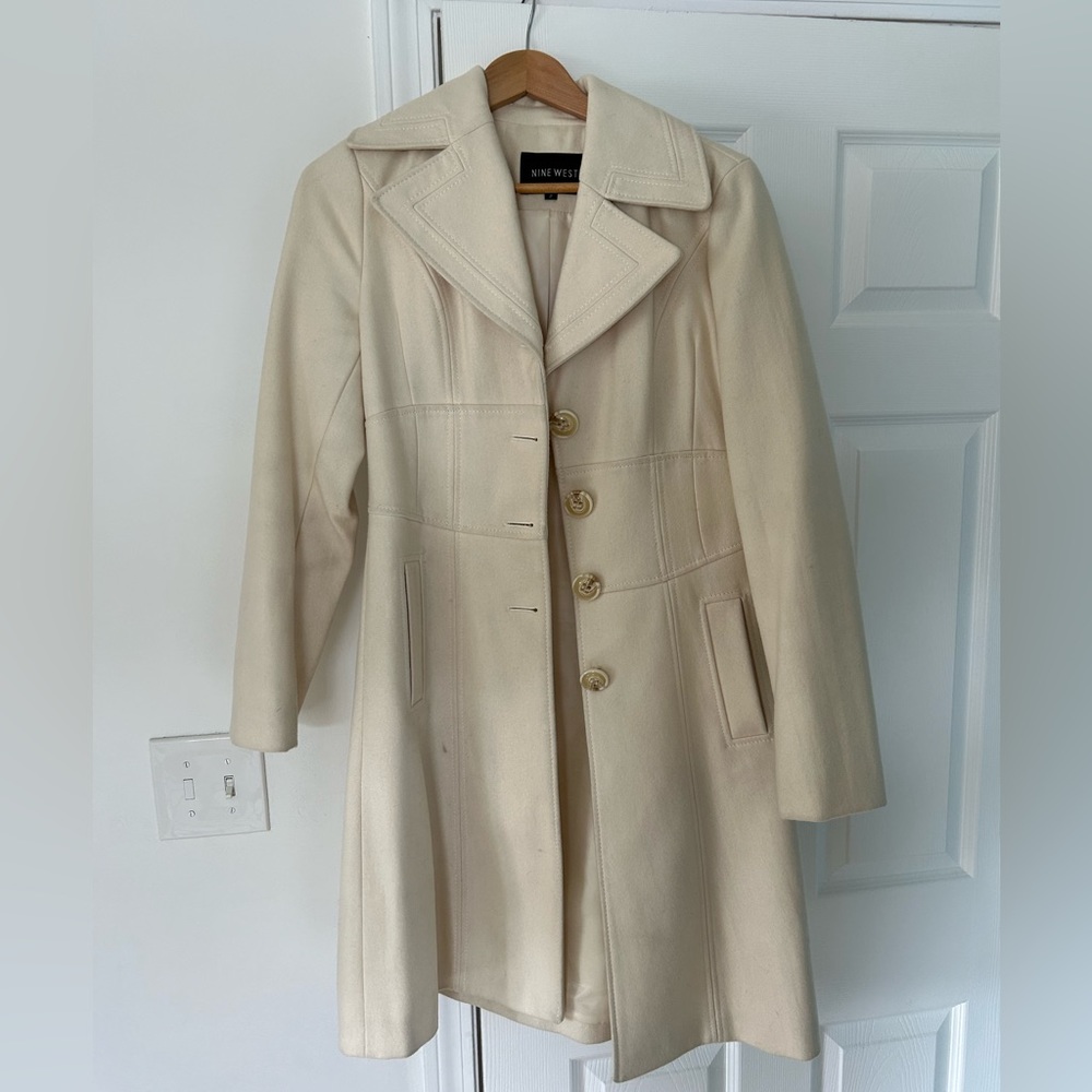 Nine West women’s wool coat. Size 2, in great condition